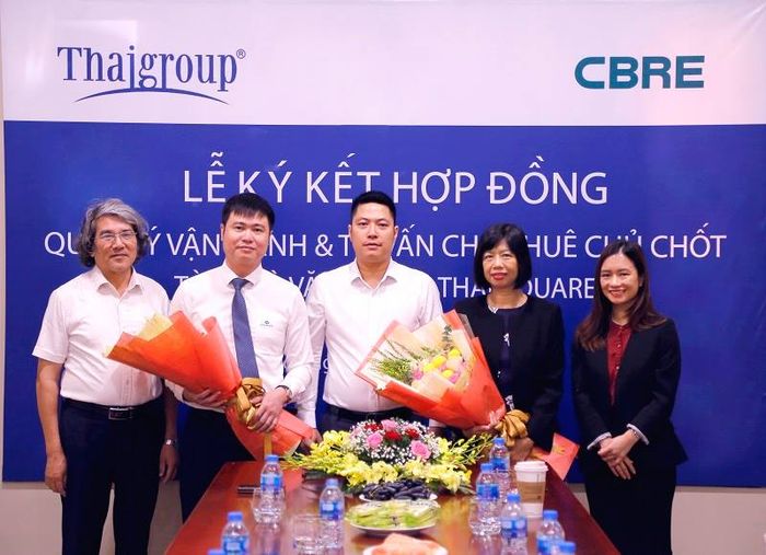 Hình ảnh đội ngũ chuyên gia quốc tế CBRE