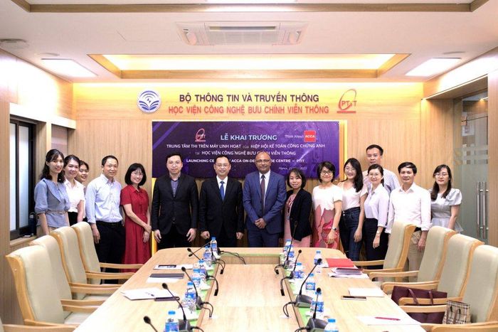 Hình ảnh thư viện và khu giảng đường Học viện Công nghệ Bưu chính Viễn thông (PTIT)