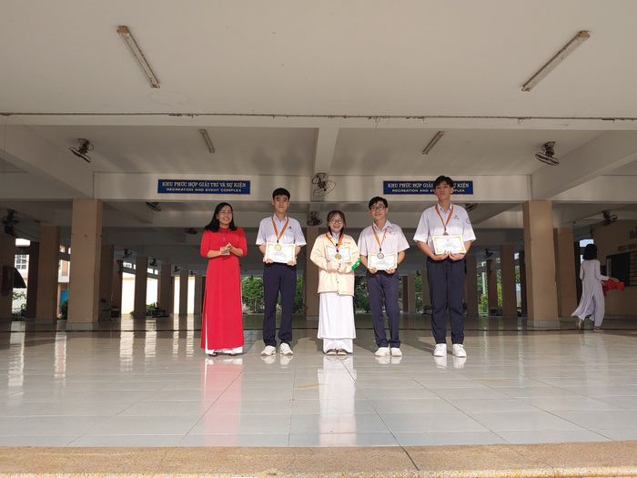 Hình ảnh thứ 2 của ngôi trường THPT chuyên Long An - nơi ươm mầm tài năng xứ sở hoa vàng