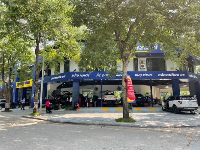 Hình ảnh showroom chính hãng Michelin Phương Đông với đầy đủ các dòng lốp cao cấp