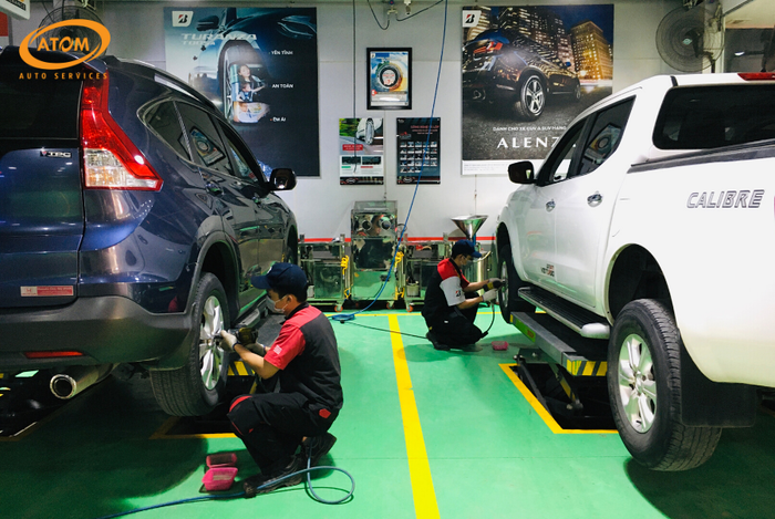 Hình ảnh showroom hiện đại của ATOM Premium Auto Services