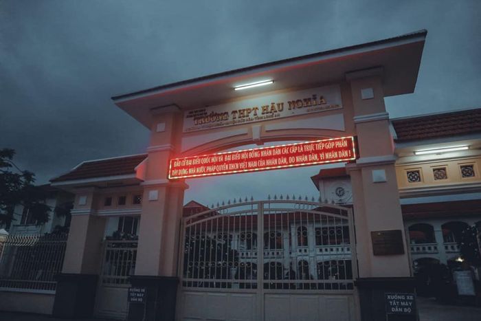 Khoảnh khắc đẹp về THPT Hậu Nghĩa