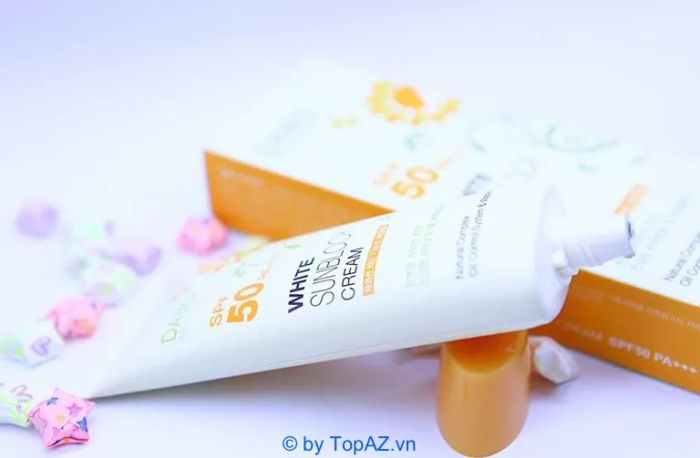 Gợi ý kem chống nắng đa năng cho nàng du lịch biển