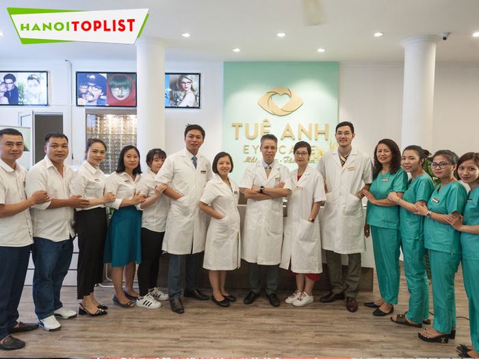 phong-kham-mat-tue-anh-dia-chi-kham-mat-o-ha-noi-hien-dai-Tripi