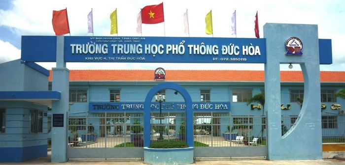 Khuôn viên xanh mát của THPT Đức Hòa