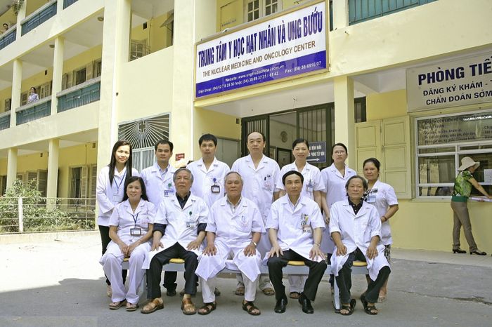 Hình ảnh đội ngũ y bác sĩ chuyên môn cao tại Trung tâm