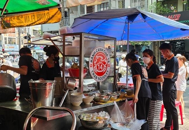 Bánh Canh Cua 14 - Quán ăn nổi tiếng với công thức nước dùng truyền thống