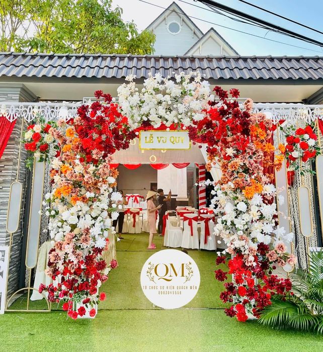 Không gian tiệc cưới lộng lẫy được thực hiện bởi Quách Mến - Ảnh 1