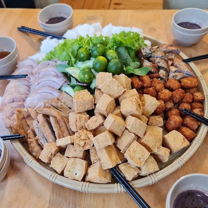 Khám phá những tiệm bún đậu ngon và giá cả phải chăng tại Quận 5, một lựa chọn tuyệt vời cho những ai yêu thích món bún đậu mắm tôm