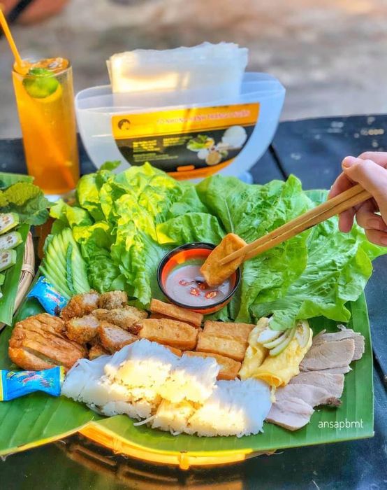 Hình ảnh mẹt bún đậu thơm ngon được trình bày đẹp mắt tại Àn Nghi