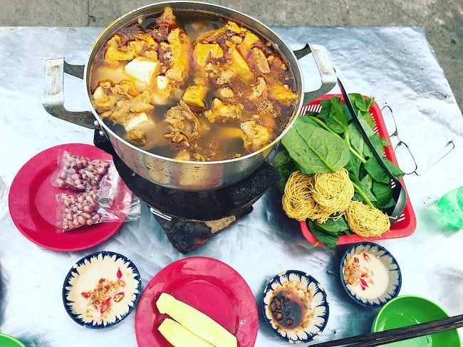 Lẩu bò 'đêm huyền bí'
