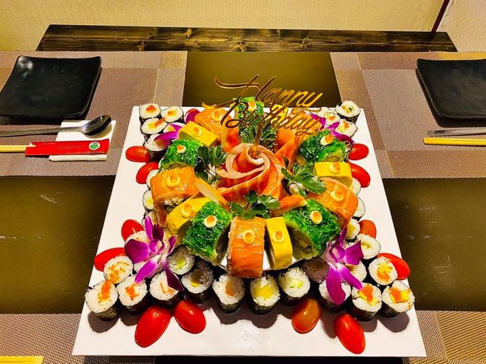 Khám phá góc ảnh thứ hai về Kinoya Sushi & Sashimi - không gian ngoài trời lãng mạn, nơi lý tưởng để thưởng thức bữa tối cùng bạn bè và gia đình.