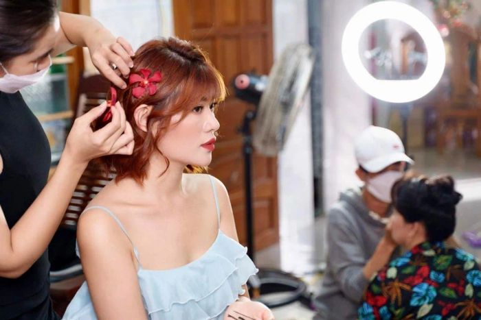 Hình ảnh học viên thực hành tại CAM Bridal & Makeup Academy