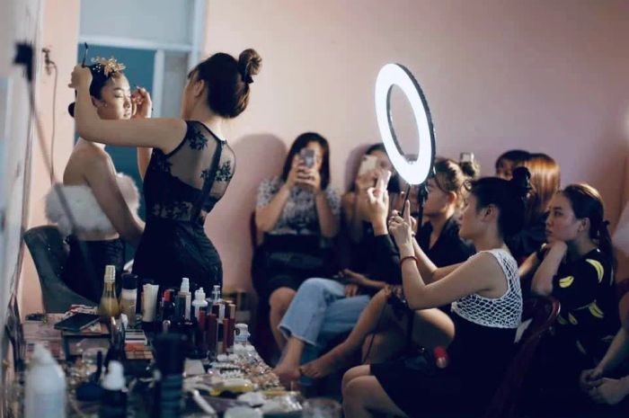 Hình ảnh lớp học thực hành tại Seol Hana Makeup & Academy