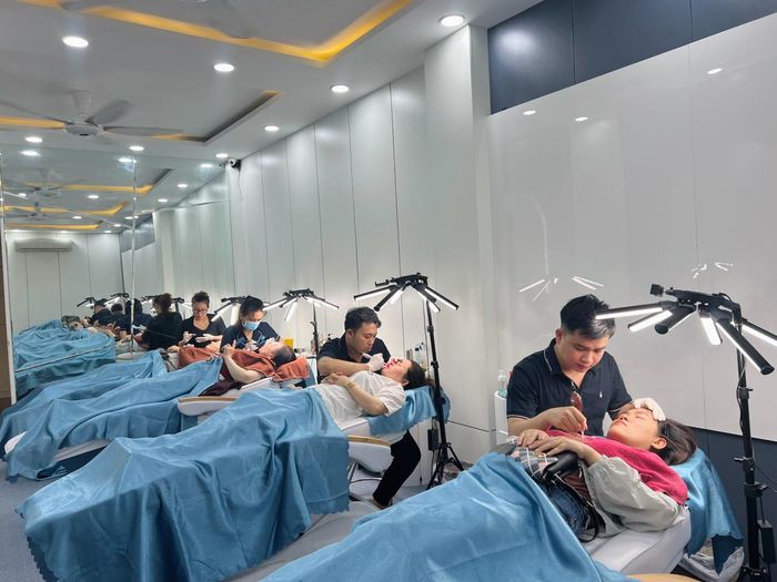 Hình ảnh thực tế quy trình làm đẹp chuyên nghiệp tại Khánh Thy