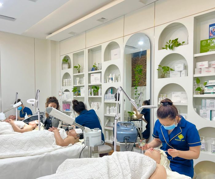 Không gian sang trọng và hiện đại tại Thẩm Mỹ Viện Khánh Thy