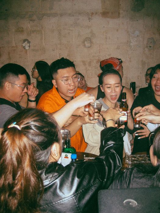 Không gian nghệ thuật đường phố tại The Fog Bar về đêm