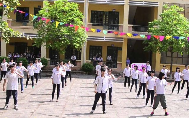 Ảnh 2 - Khuôn viên xanh mát của THPT Phạm Hồng Thái