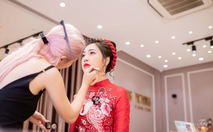 Khám phá vẻ đẹp đa chiều cùng Huong Victoria Makeup & Bridal Limited qua những góc hình ấn tượng - nơi mỗi khoảnh khắc đều trở thành kiệt tác.