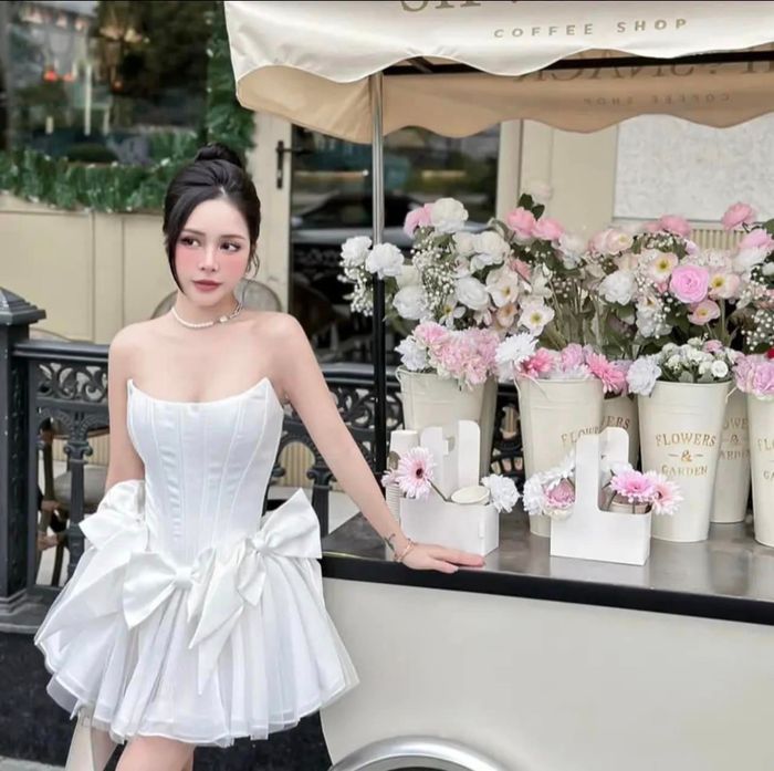 Shop Dung Lê - Hình ảnh đầu tiên giới thiệu không gian sang trọng cùng bộ sưu tập váy dự tiệc đẳng cấp