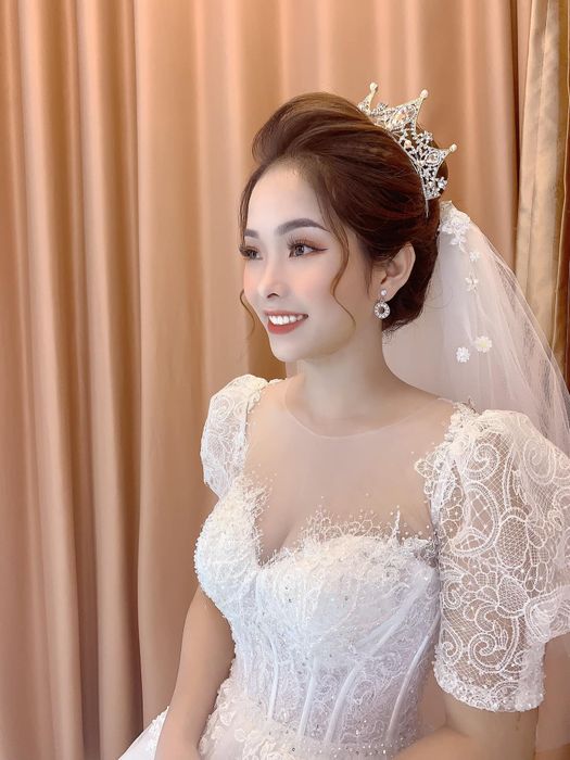 Hình ảnh cô dâu lộng lẫy tại HuyenMake BridalLuxury