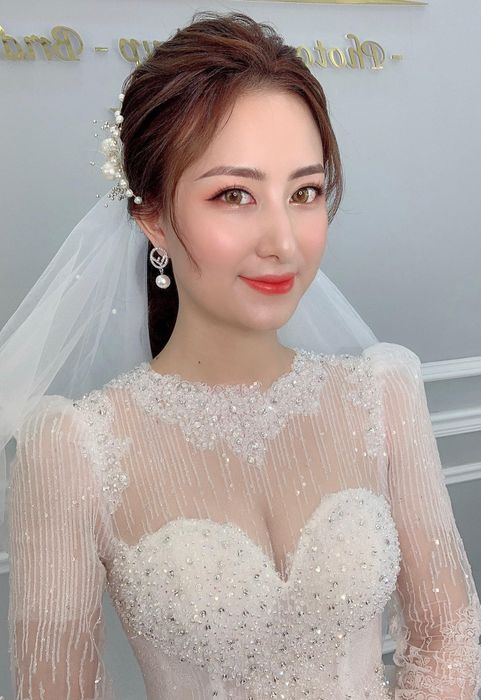 iLus Studio - Khoảnh khắc đầu tiên đầy ấn tượng, nơi vẻ đẹp cô dâu được tôn lên qua từng góc hình tinh tế.