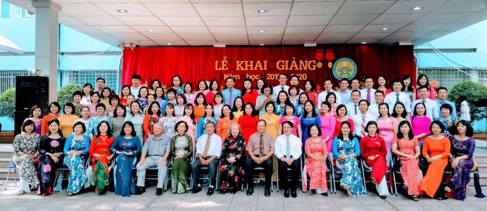 Ảnh 1 - Ngôi trường THPT Nguyễn Trãi với kiến trúc đặc trưng