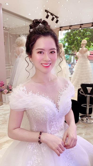 Hình ảnh cô dâu quý phái tại Huong Victoria Makeup