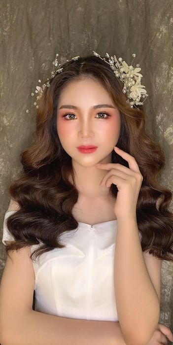 Studio Uyên Tít - Khoảnh khắc đầu tiên đầy ấn tượng, nơi vẻ đẹp cô dâu được lưu giữ qua ống kính tinh tế.