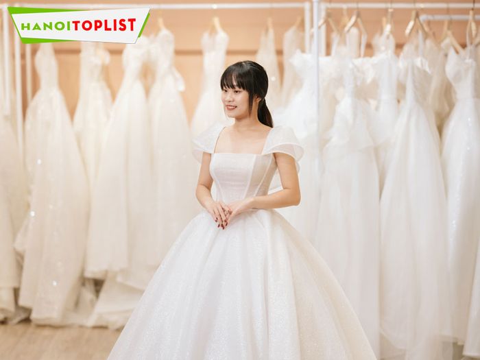 Xưởng may váy cưới Sweetie Hà Nội - điểm đến lý tưởng cho những cô dâu đang tìm kiếm váy cưới đẹp với chất lượng dịch vụ tuyệt vời. Địa chỉ được nhiều cô dâu tin tưởng lựa chọn cho ngày trọng đại.