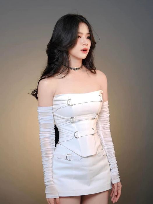 Michido - Bộ sưu tập mới nhất với những mẫu váy dự tiệc tôn dáng qua hình ảnh thực tế