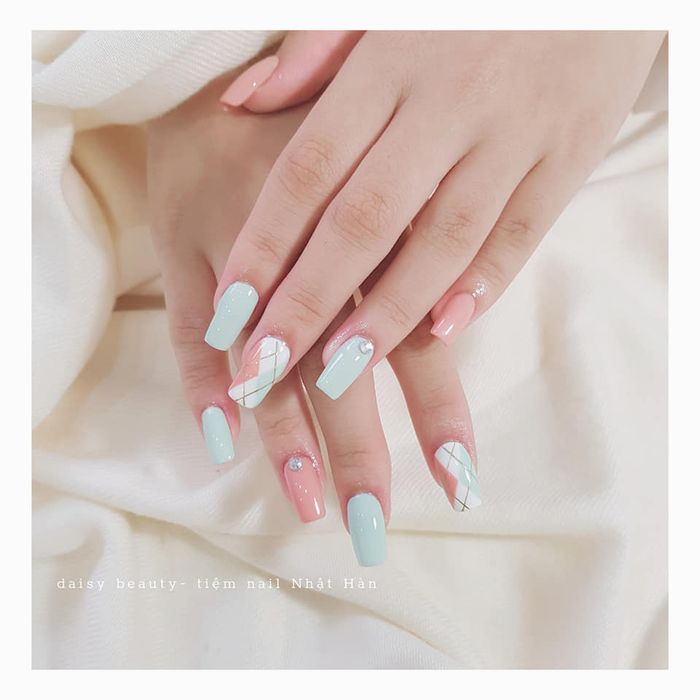 Khoảnh khắc tỏa sáng cùng những bộ nail Hàn Quốc tại Daisy Beauty