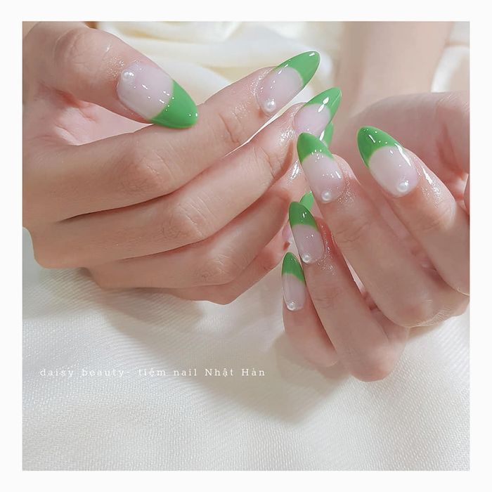Bộ sưu tập nail Hàn Quốc đầy mê hoặc tại Daisy Beauty