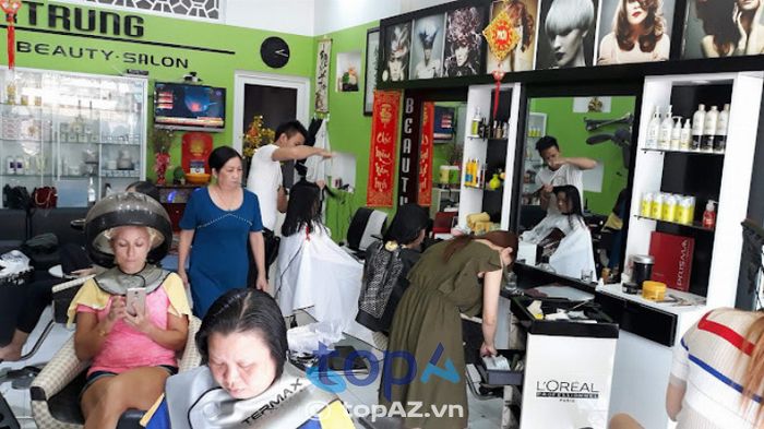 Salon Trung - Nơi Tạo Ra Những Kiểu Tóc Độc Đáo