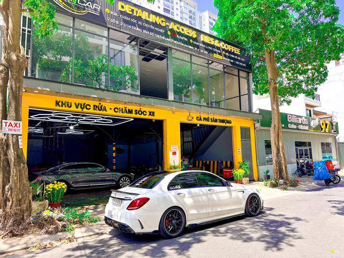 Không gian sang trọng tại FAST CAR Detailing & Coffee