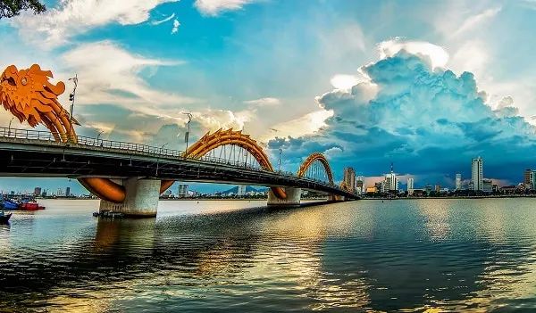 Lối vào nhà vườn An Hiên với hàng mận trắng (Nguồn: internet) ảnh 2
