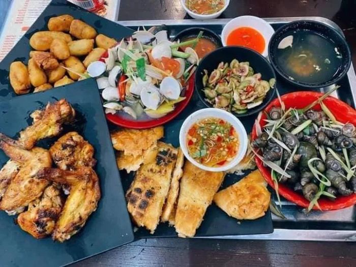 Không gian ấm cúng và món ngon tại Quán Ốc Anh Em
