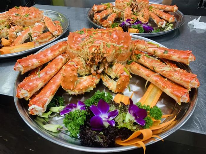 Không gian sang trọng tại Lake Restaurant