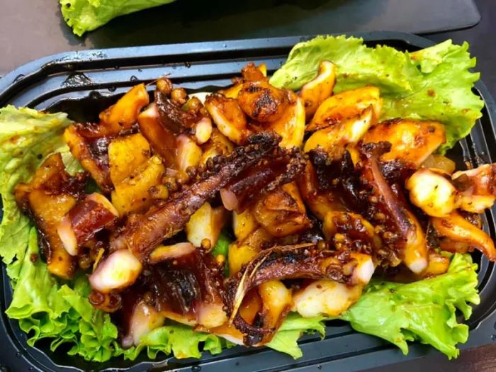 Không gian ấm cúng tại Quán Ốc Anh Em