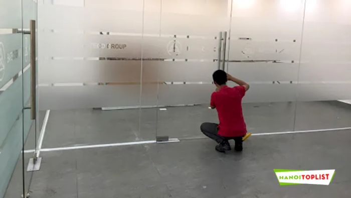 hoang-duy-chuyen-gia-decal-dan-kinh