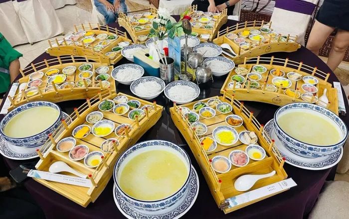 Trải nghiệm món bún qua cầu - tinh hoa ẩm thực Vân Nam
