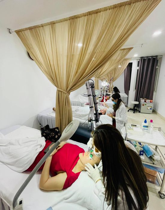 BichNa Beauty ảnh 2 - Hình ảnh chân thực về quy trình điều trị da chuyên nghiệp với công nghệ hiện đại từ châu Âu và Hàn Quốc