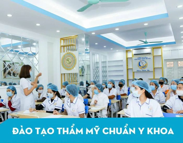 Hình ảnh phòng thực hành hiện đại tại Trường Cao Đẳng Công Nghệ Y-Dược Việt Nam