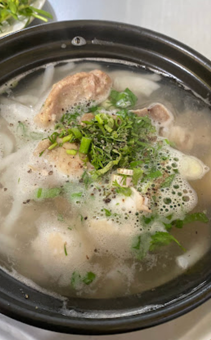 Không gian ấm cúng và món ngon đặc trưng tại A Tý Quán