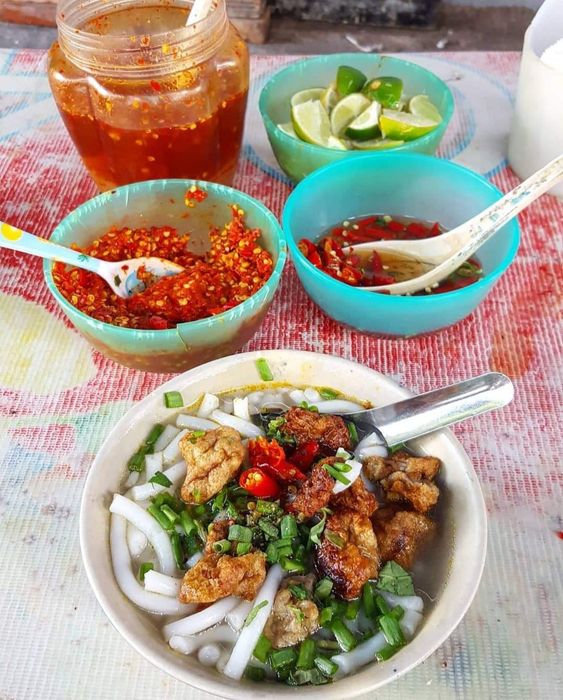 Hình ảnh thứ 2 về món bánh canh đặc biệt tại quán Cô Hai