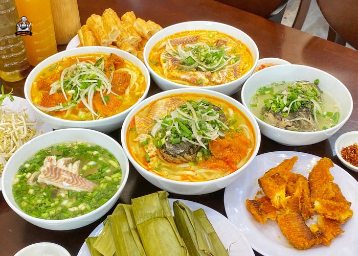Hình ảnh tô bánh canh cá lóc thơm ngon tại quán Chú La
