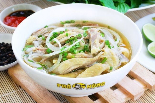 Phở Ông Hùng vinh dự nằm trong top 20 địa điểm ẩm thực đáng trải nghiệm nhất tại Quận 1, TP.HCM