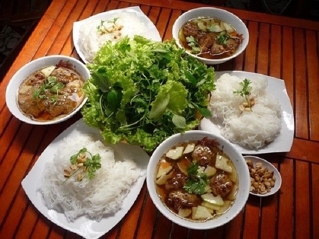 Bún chả Hoa Đông tự hào lọt top 20 địa chỉ ẩm thực đáng trải nghiệm nhất tại Quận 1, TP.HCM