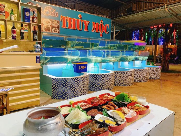 Không gian sang trọng tại Nhà Hàng Thủy Mộc
