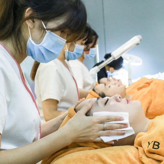 Không gian sang trọng tại YB Spa